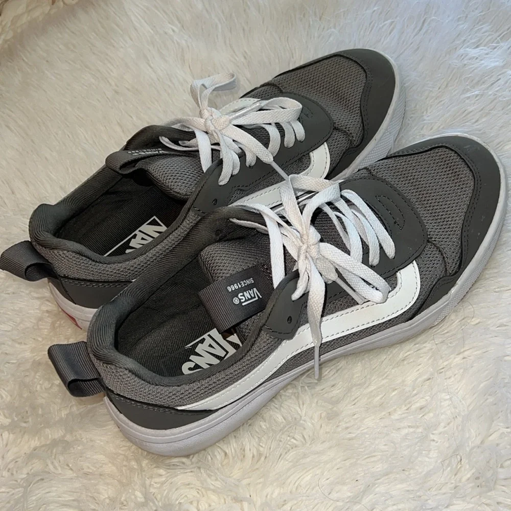 Vans Range Low-Top Sneaker - Men's 8